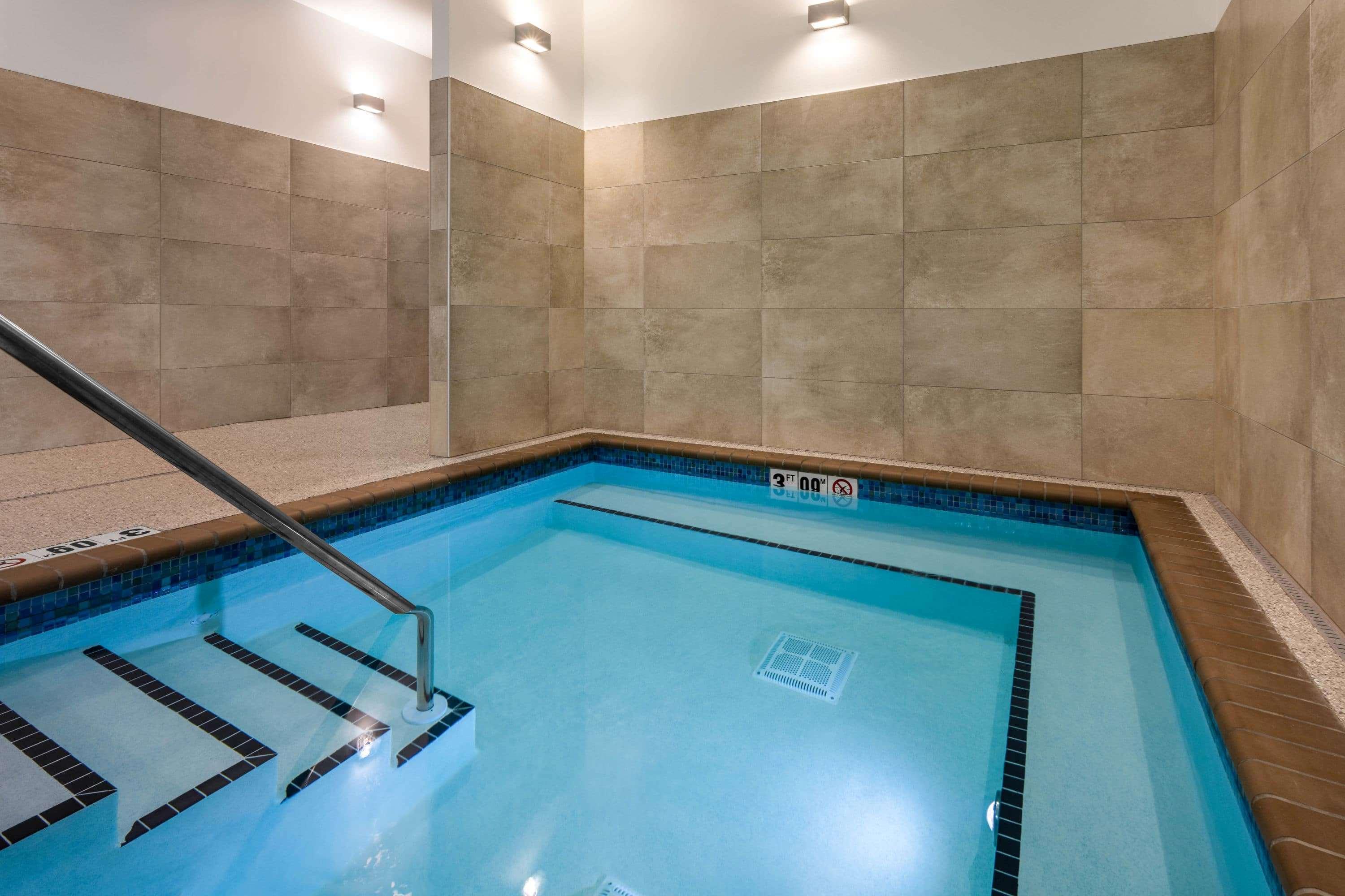 Days Inn & Suites By Wyndham Duluth By The Mall Zewnętrze zdjęcie