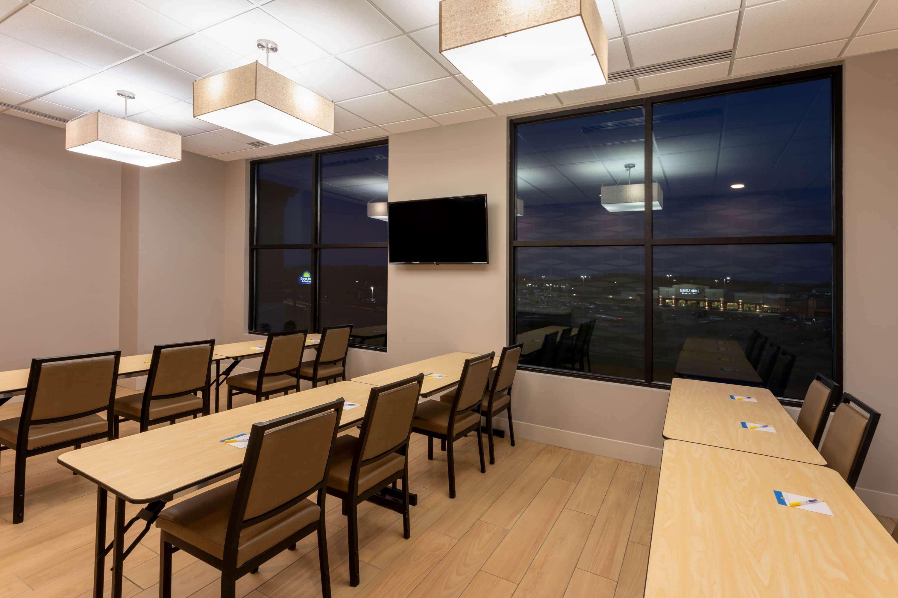 Days Inn & Suites By Wyndham Duluth By The Mall Zewnętrze zdjęcie