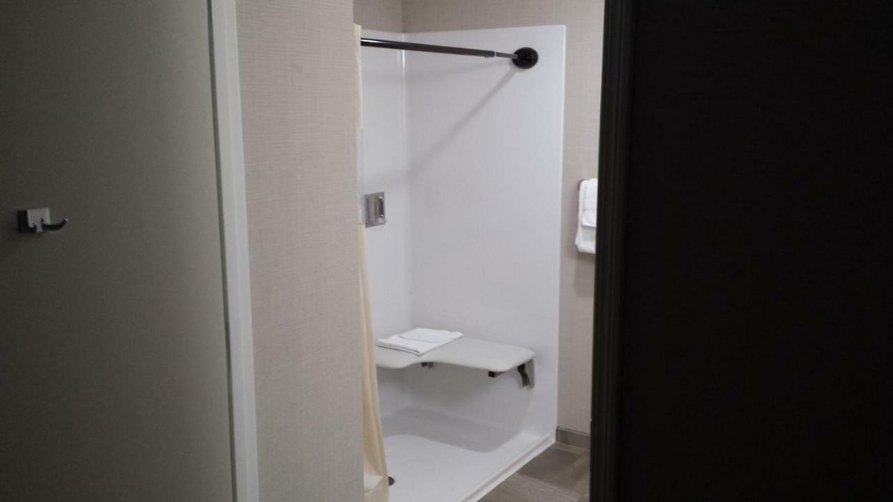 Days Inn & Suites By Wyndham Duluth By The Mall Zewnętrze zdjęcie